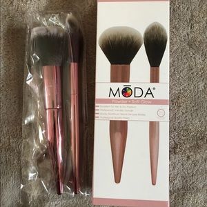 Dup makeup brushes